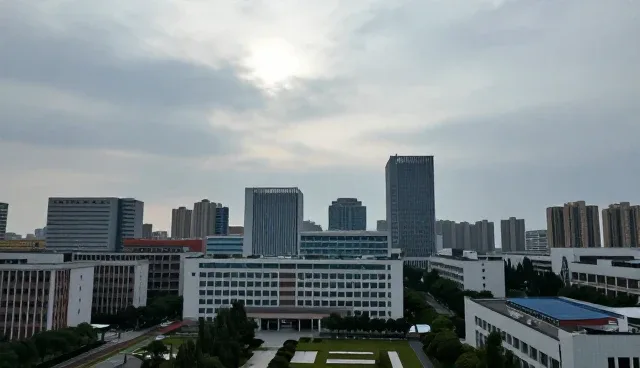 建设网站制作:如何解决信息更新延迟问题