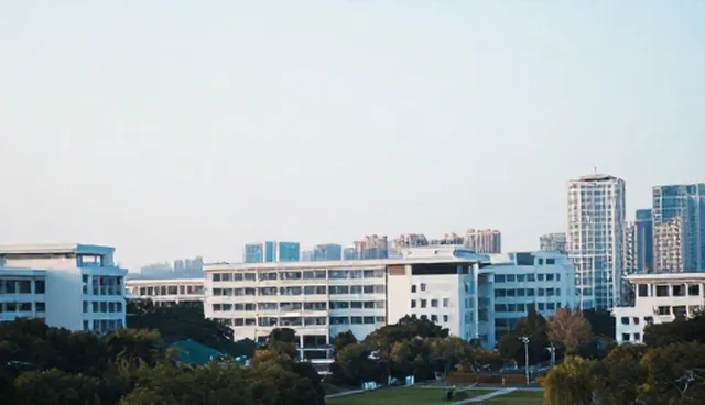 深圳建设网站，选型关注点与企业资源对接实践